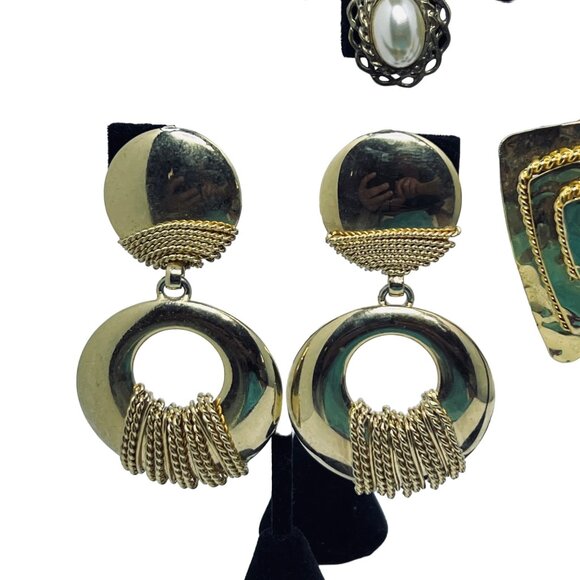 Vintage Lot of 5 Heavy Gold Tone Clip On Earrings (5506) - Picture 6 of 9